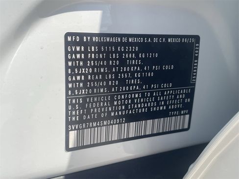 New 2025 Volkswagen Tiguan SE R-Line image 28