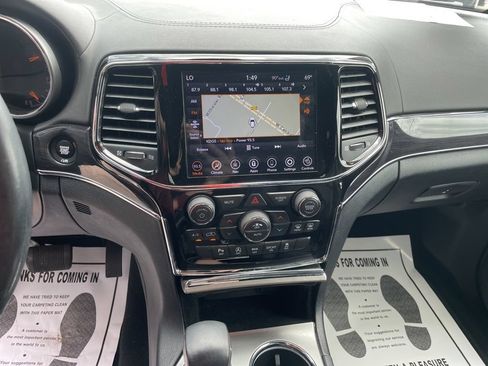 Used 2020 Jeep Grand Cherokee Overland AWD/4WD image 42