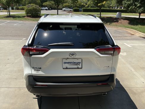 Used 2025 Toyota RAV4 XLE w/ Convenience Package FWD image 9