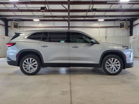 Used 2025 Buick Enclave Preferred image 6