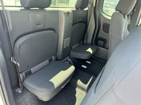 Used 2022 Nissan Frontier S image 13