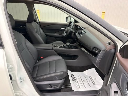 Used 2023 Nissan Rogue SL AWD/4WD image 14