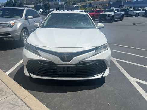 Used 2020 Toyota Camry LE FWD image 11