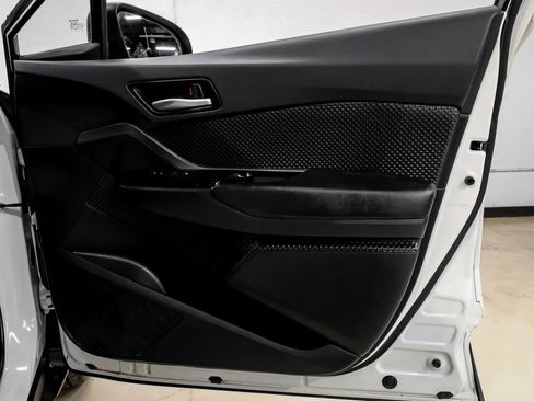 Used 2019 Toyota C-HR XLE image 49