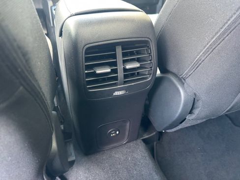 Certified 2022 Ford Escape SE w/ SE Sport Appearance Package image 17