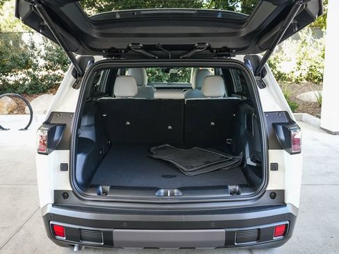 New 2026 Jeep Cherokee Limited image 25