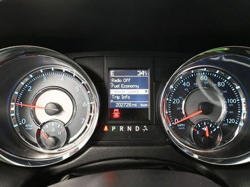 Used 2013 Chrysler Town & Country Touring image 26