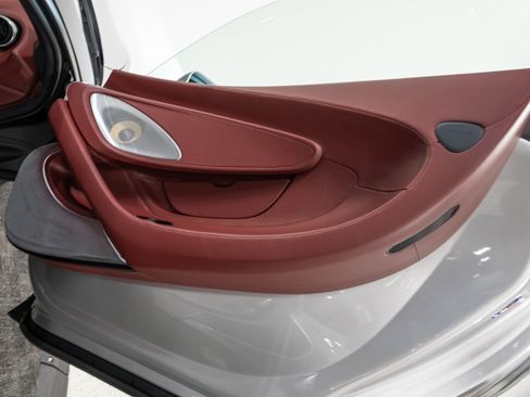 Used 2023 McLaren GT image 44