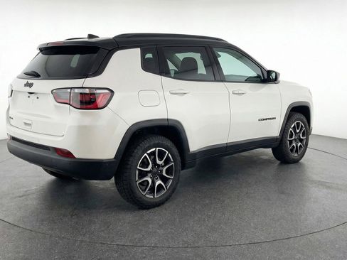 Used 2025 Jeep Compass Trailhawk image 9