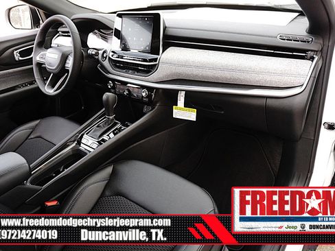 New 2026 Jeep Compass Latitude image 12