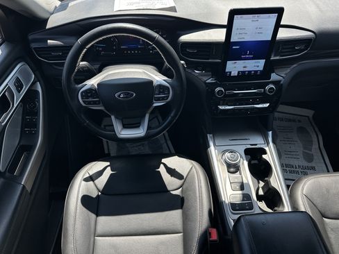 Used 2023 Ford Explorer Limited w/ Limited Technology Package RWD image 24