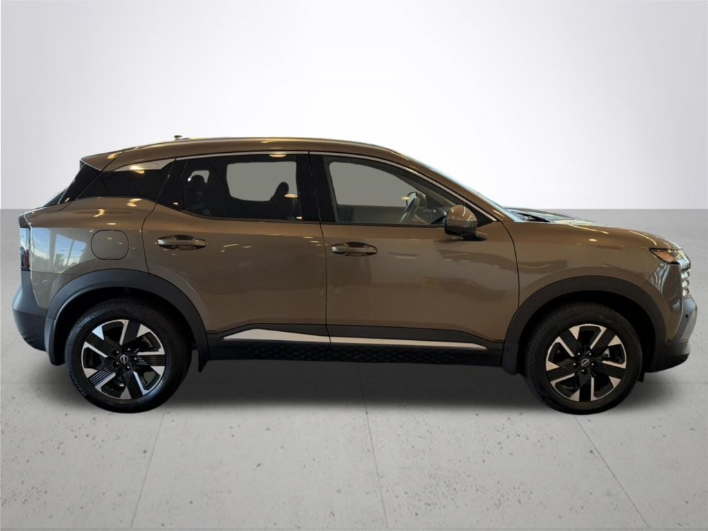 Used 2025 Nissan Kicks SR AWD/4WD image 6