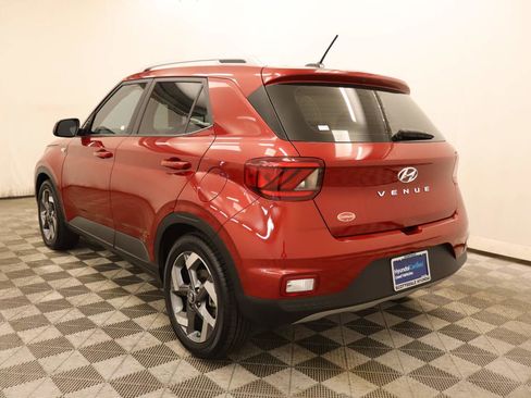 Used 2025 Hyundai Venue SEL image 4