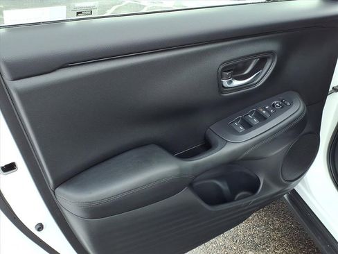 Used 2023 Honda HR-V LX image 14