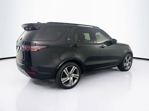 Certified 2025 Land Rover Discovery Metropolitan Edition image 5