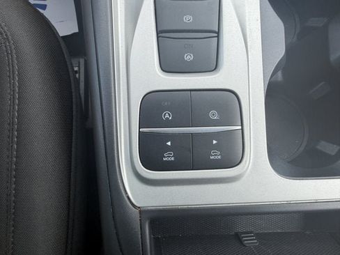 Used 2024 Ford Explorer XLT RWD image 25