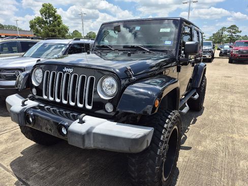 Used 2017 Jeep Wrangler Unlimited Sahara w/ Connectivity Group AWD/4WD image 1