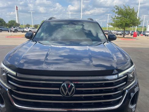 Used 2025 Volkswagen Atlas SE image 3