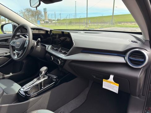 New 2026 Chevrolet Trax LT FWD image 31