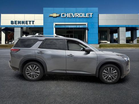 Used 2024 Nissan Pathfinder SL w/ SL Premium Package AWD/4WD image 8