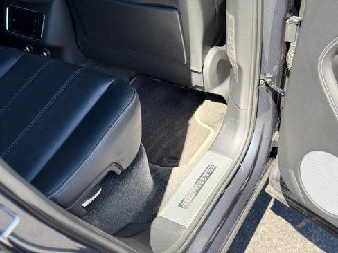 Used 2018 Bentley Bentayga Onyx Edition AWD/4WD image 32
