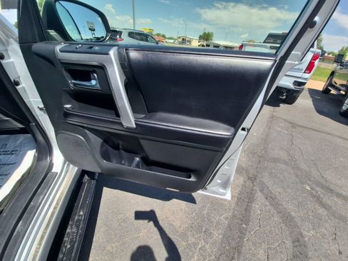 Used 2016 Toyota 4Runner Limited AWD/4WD image 40