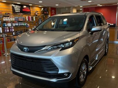 Used 2025 Toyota Sienna XLE