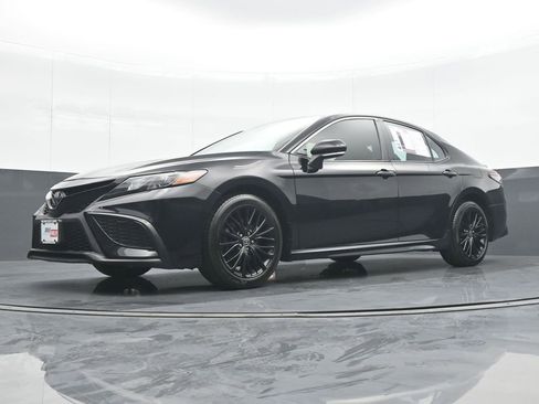 Used 2022 Toyota Camry SE image 26