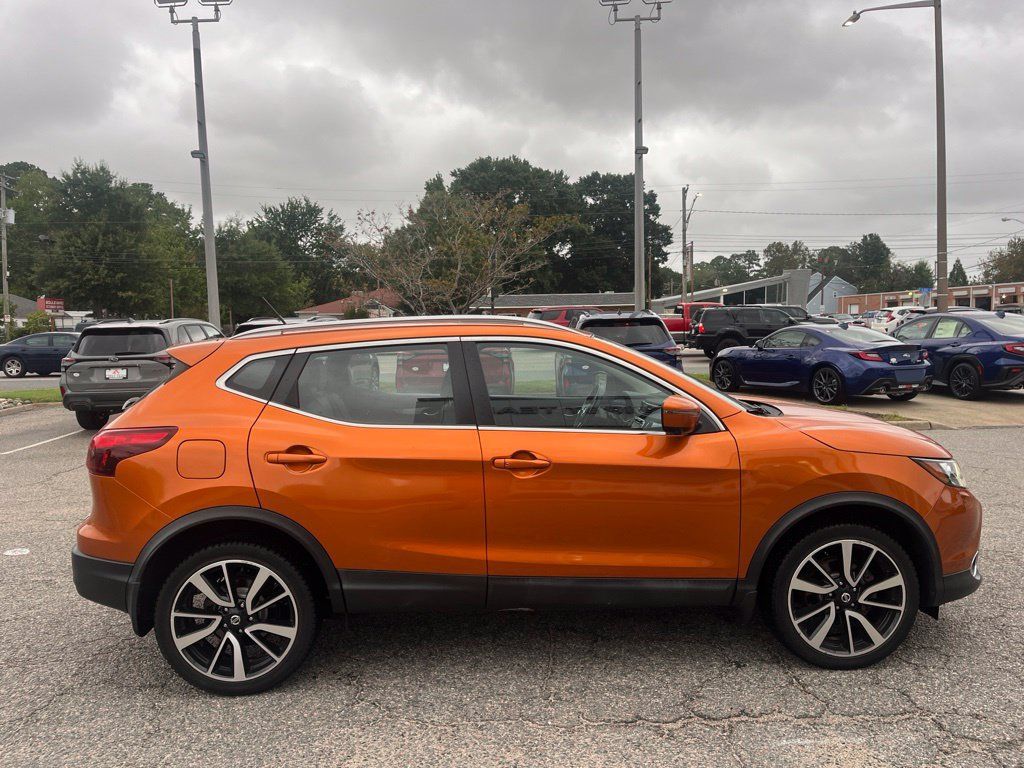 Used 2017 Nissan Rogue Sport SL w/ SL Premium Package AWD/4WD image 3