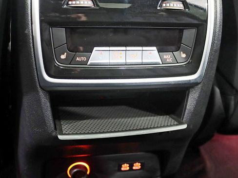 Used 2025 BMW X7 M60i AWD/4WD image 29