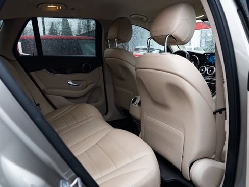 Used 2021 Mercedes-Benz GLC 300 4MATIC image 17