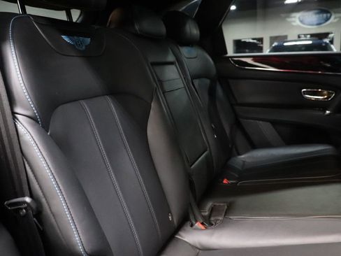 Used 2019 Bentley Bentayga image 23
