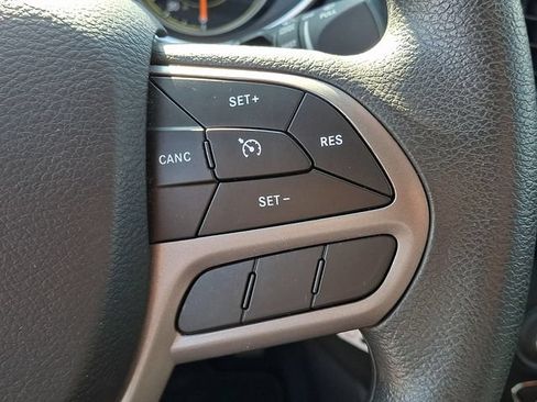 Used 2020 Jeep Cherokee Latitude AWD/4WD image 17