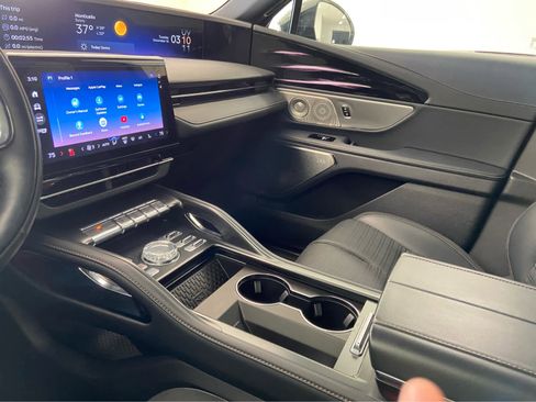 Used 2024 Lincoln Nautilus Reserve w/ Equipment Group 203A image 40