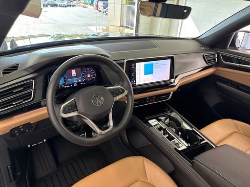 Used 2026 Volkswagen Atlas Cross Sport SEL R-Line AWD/4WD image 17
