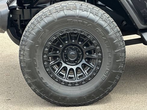 Used 2021 Jeep Wrangler Unlimited Sahara AWD/4WD image 33