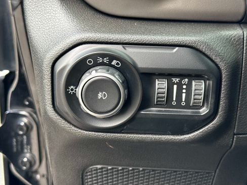 Used 2018 Jeep Wrangler Unlimited Sport AWD/4WD image 30