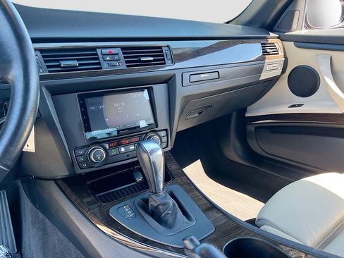 Used 2011 BMW 328i Convertible image 19