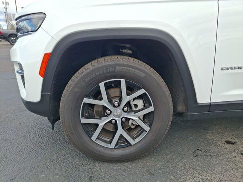 Certified 2024 Jeep Grand Cherokee Limited image 30