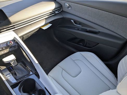 New 2026 Hyundai Elantra Limited FWD image 17