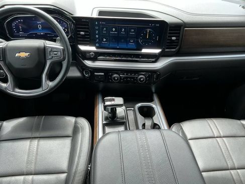 Used 2025 Chevrolet Silverado 1500 High Country w/ Technology Package AWD/4WD image 11