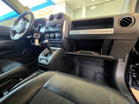 Used 2017 Jeep Compass Latitude AWD/4WD image 46