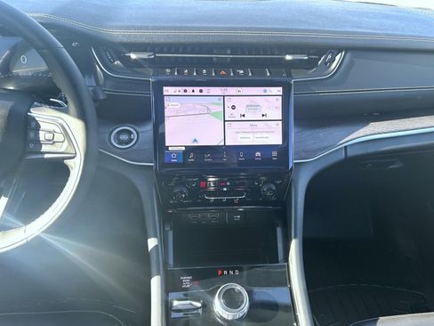 Used 2023 Jeep Grand Cherokee Limited image 12