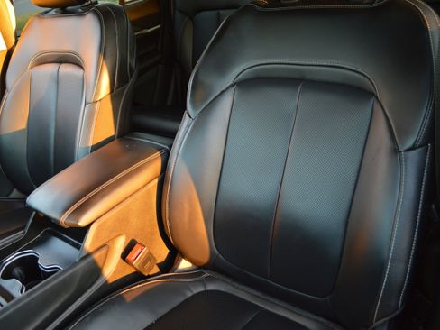 Used 2023 Jeep Grand Cherokee Limited w/ Luxury Tech Group II image 26