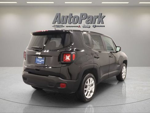Certified 2023 Jeep Renegade Latitude AWD/4WD image 9