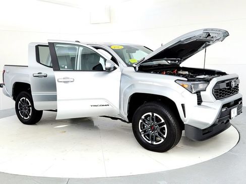 Used 2025 Toyota Tacoma TRD Sport w/ TRD Sport Premium Package AWD/4WD image 12