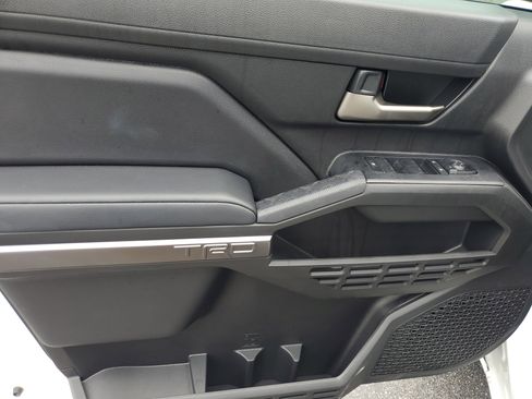 Certified 2025 Toyota Tacoma TRD Sport image 20