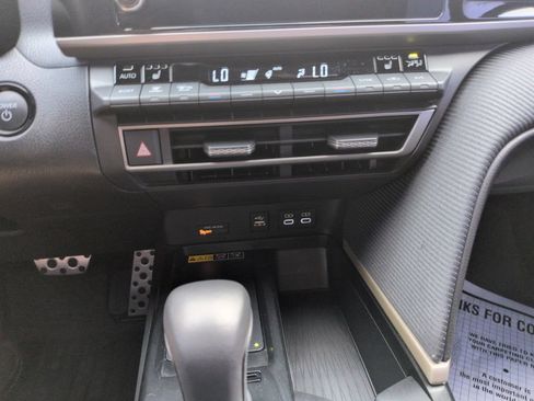 Used 2025 Toyota Camry SE FWD image 18