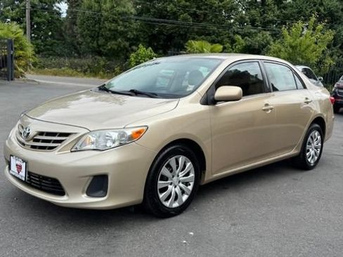 Used 2013 Toyota Corolla LE FWD image 3