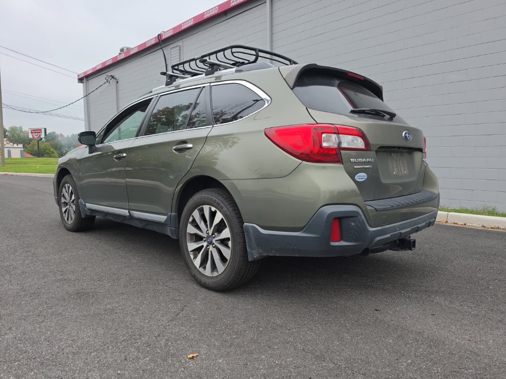 Used 2019 Subaru Outback 3.6R Touring AWD/4WD image 5